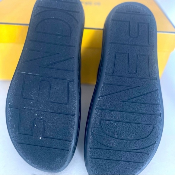 🖤🖤Black leather Fendi slides🖤🖤 - Picture 2 of 6
